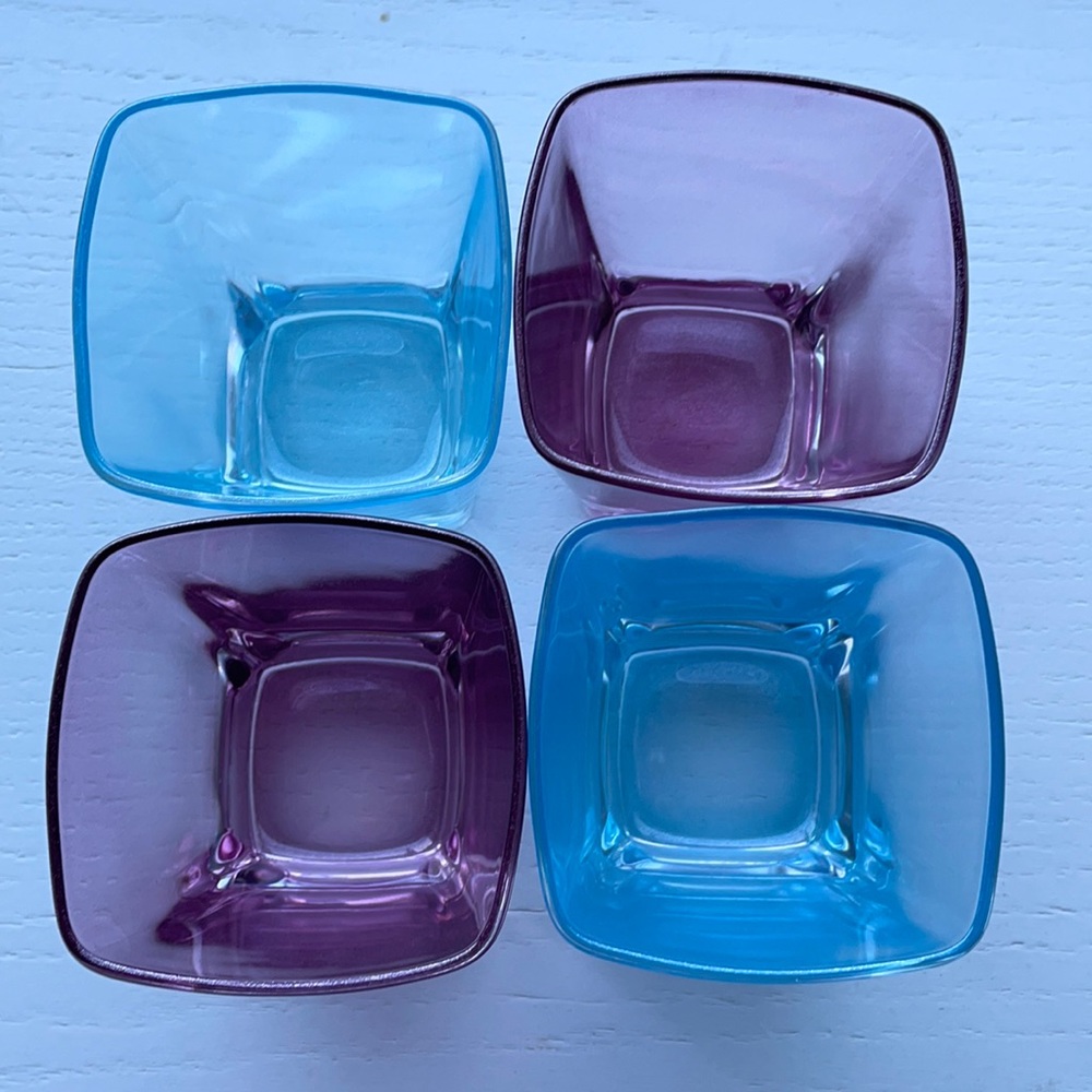 A set of 4 glasses - Picture 1 of 6